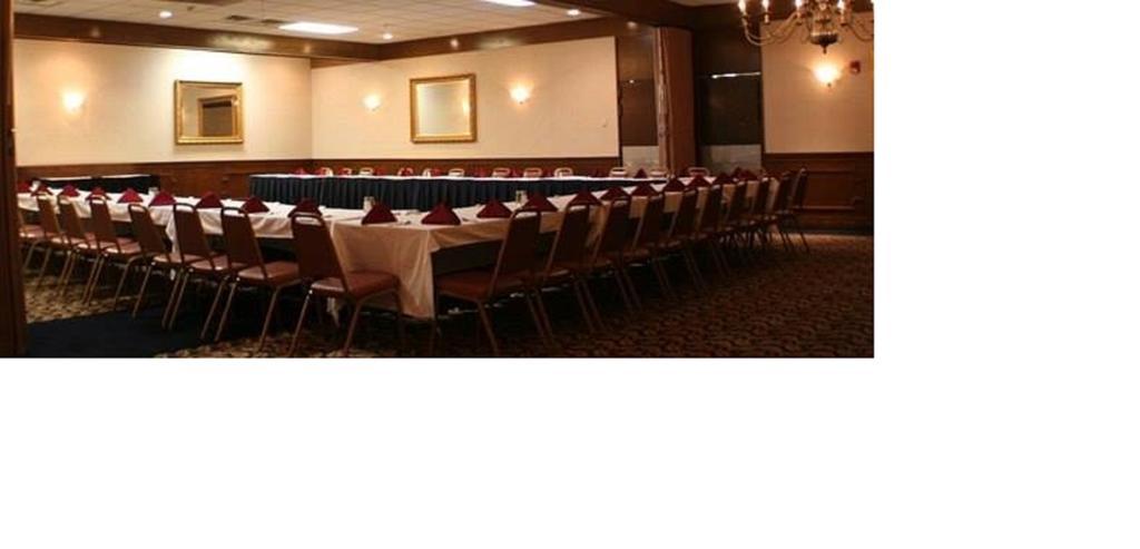 Hotel Carlisle & Embers Convention Center エクステリア 写真