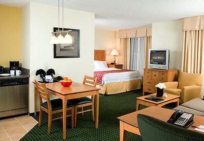 Hotel Carlisle & Embers Convention Center エクステリア 写真