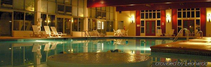 Hotel Carlisle & Embers Convention Center エクステリア 写真