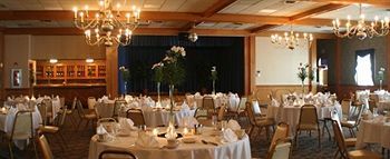 Hotel Carlisle & Embers Convention Center エクステリア 写真