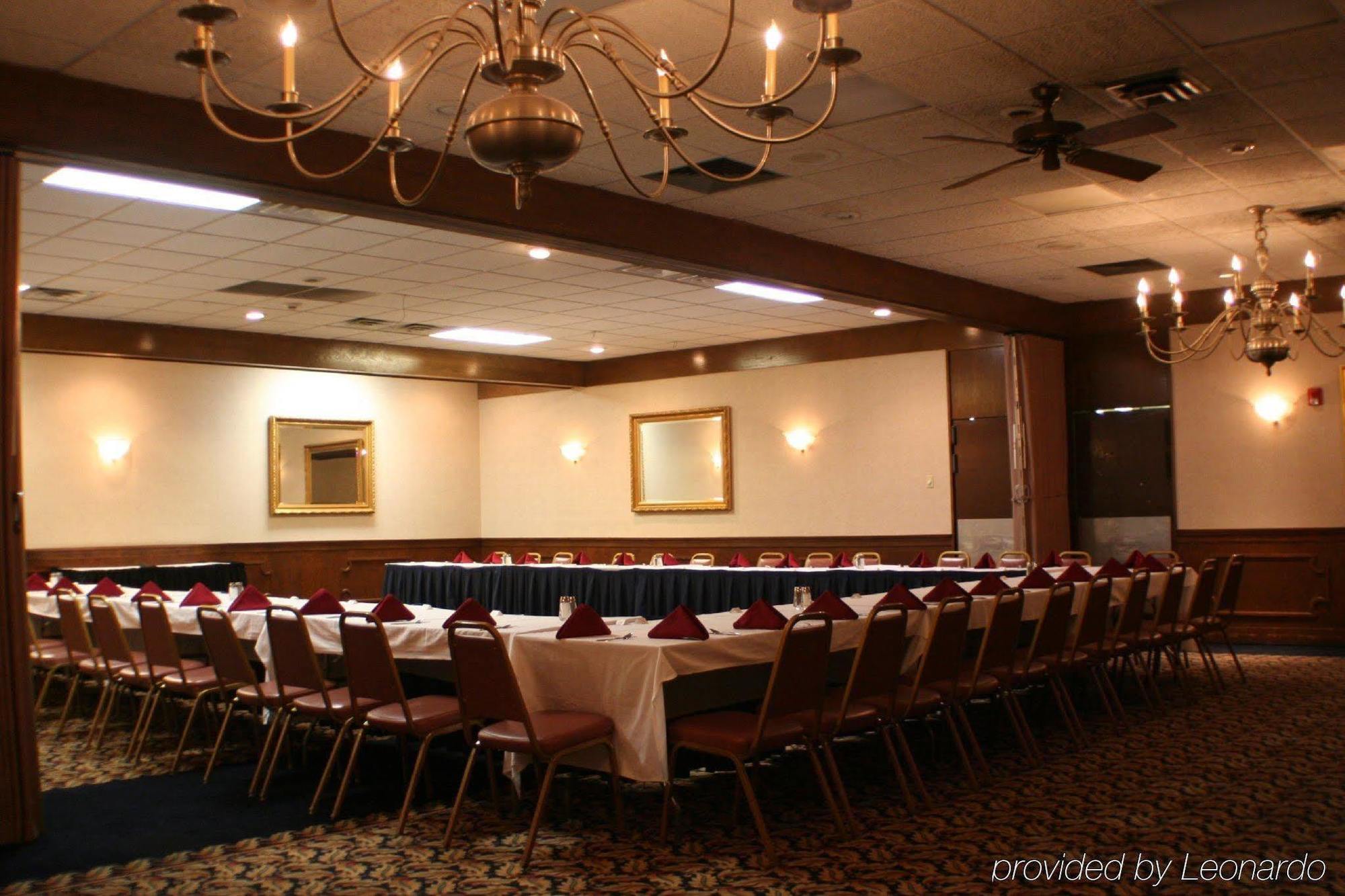 Hotel Carlisle & Embers Convention Center 設備 写真